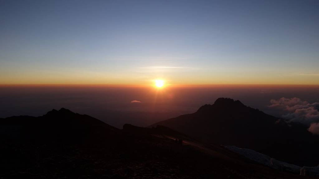 Atteindre le toit de l'Afrique : Conseils pratiques pour une ascension réussie du Kilimandjaro